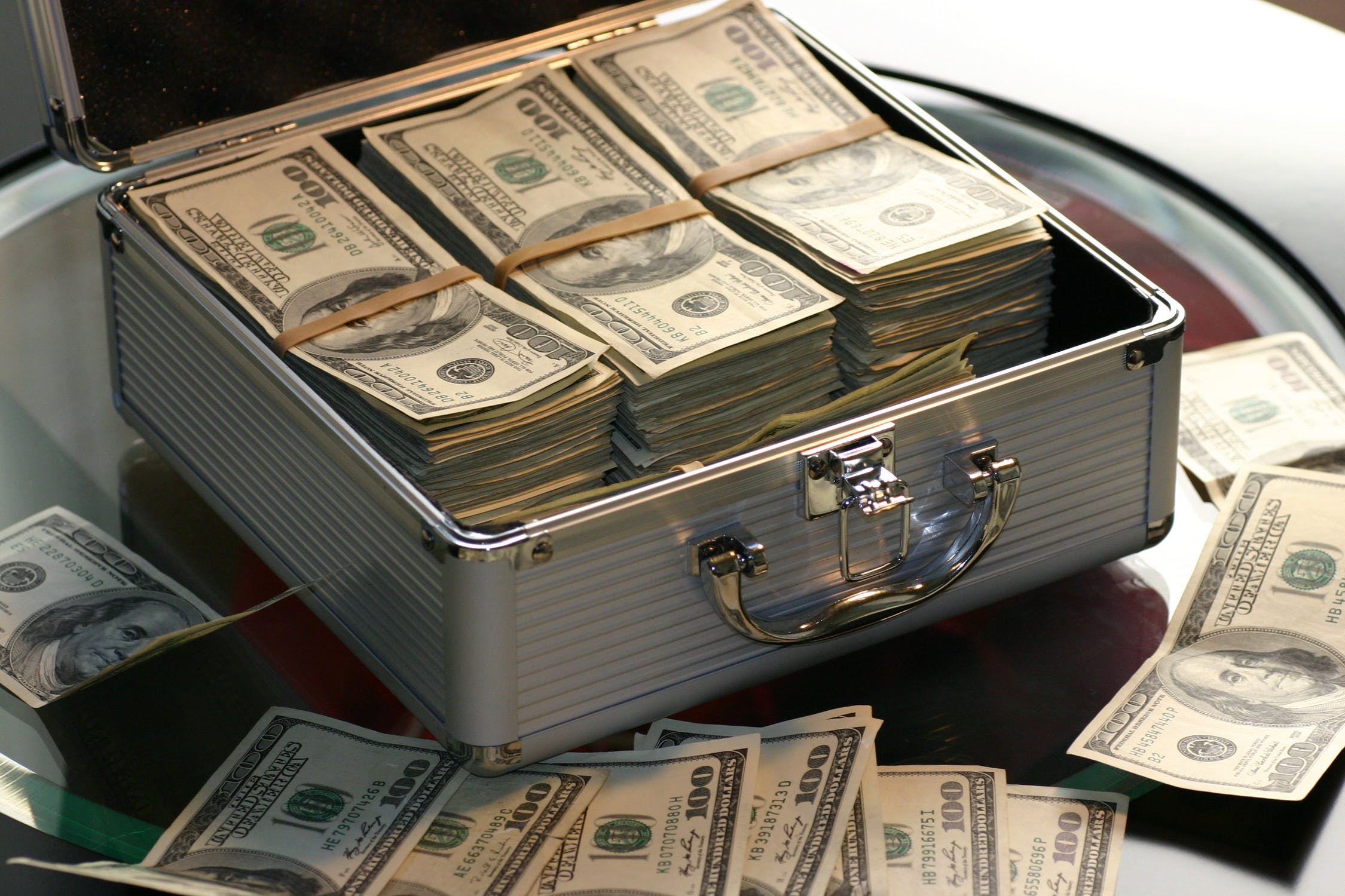 UBS Ordered to Pay Investor $693K in Puerto Rico Bond Fraud Case