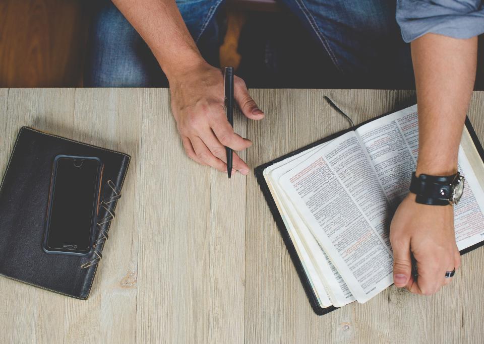 “Pastors” Accused of $25M Ponzi Scam